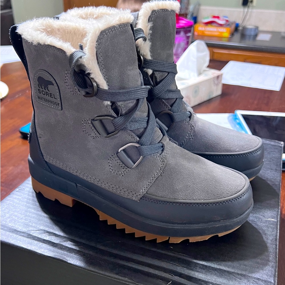 Sorel TIVOLI™ IV BOOT in Quarry, new, never worn outside, in box